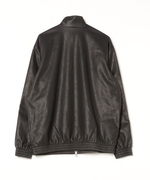 adidas（アディダス）の「プレザー ファイヤーバード オーバーサイズ