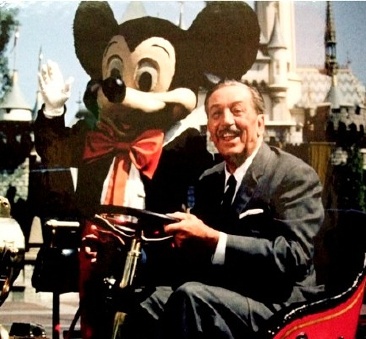 ウォルト・ディズニーとミッキーマウス| キャステル | CASTEL