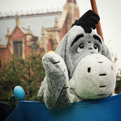 くまのプーさんの仲間のロバ「イーヨー」性格やディズニーで会える場所