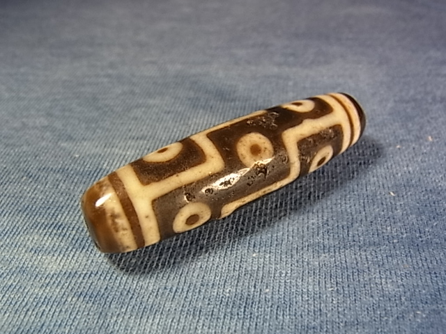 ジービーズ(チベット九眼天珠)とアンティーク山珊瑚、タニ沈香の