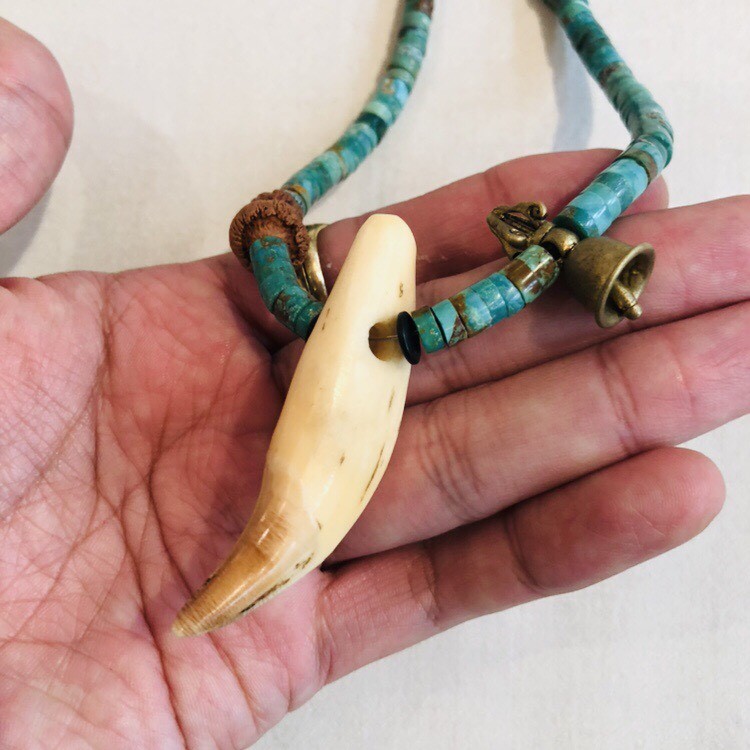 熊牙（Asiantic black bear）と天然チベタンターコイズのネックレス