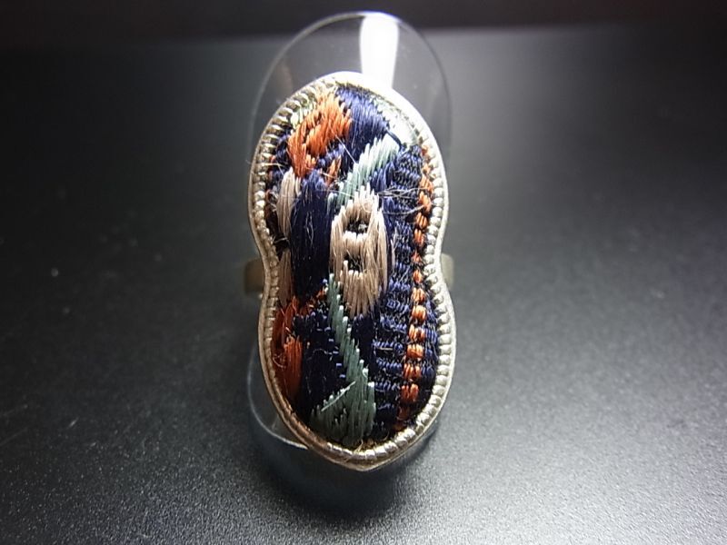 貴州ミャオ族の刺繍古裂リング （苗銀製） - Chagamocraft (チャガモ