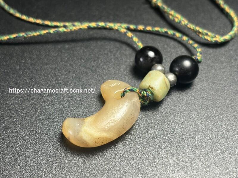 古墳時代・勾玉(瑪瑙製)とシリア古代発掘アマゾナイト、チベット数珠玉