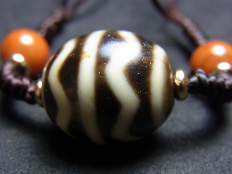 本物保証老天珠チベットジービーズ水紋「流水紋天珠 」Dzi 本物保証