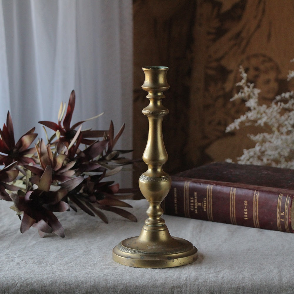 安定感のある真鍮キャンドルスタンド（高さ25cm） フランス