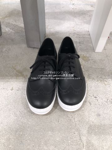 タオ コムデギャルソン ウイングチップ風レザースニーカー-2022AW