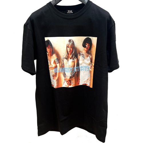 幸せの鐘が鳴り響き 僕はただ悲しいふりをする [UNIVERSAL MUSIC STORE