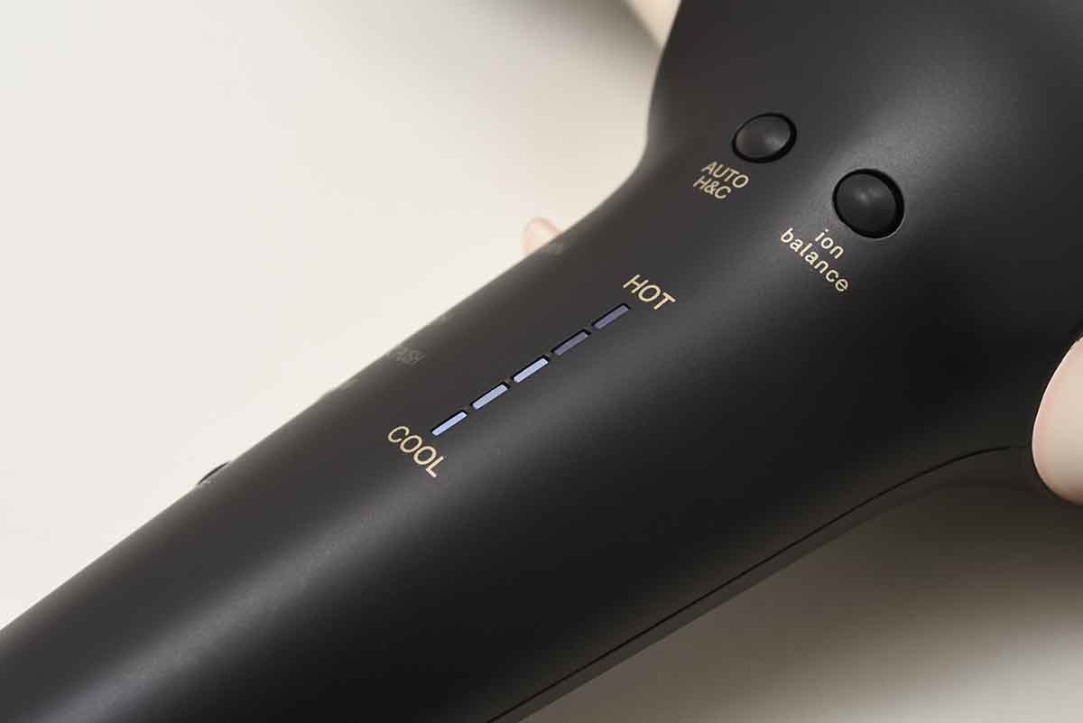 Dyson Supersonic Ionic ヘアドライヤー（HD03）アイアン／フューシャ