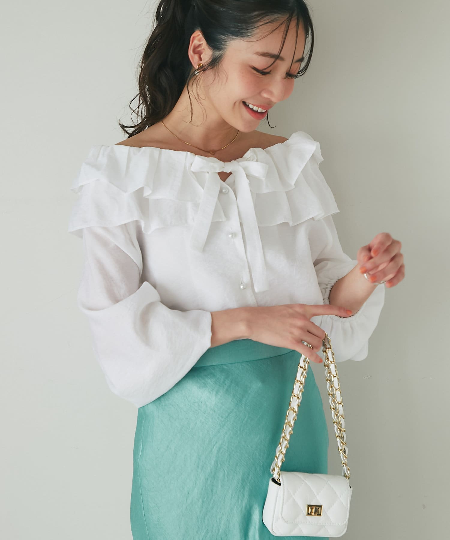 ホワイト復刻！新色登場】ギャザーフリルリボンブラウス | La boutique