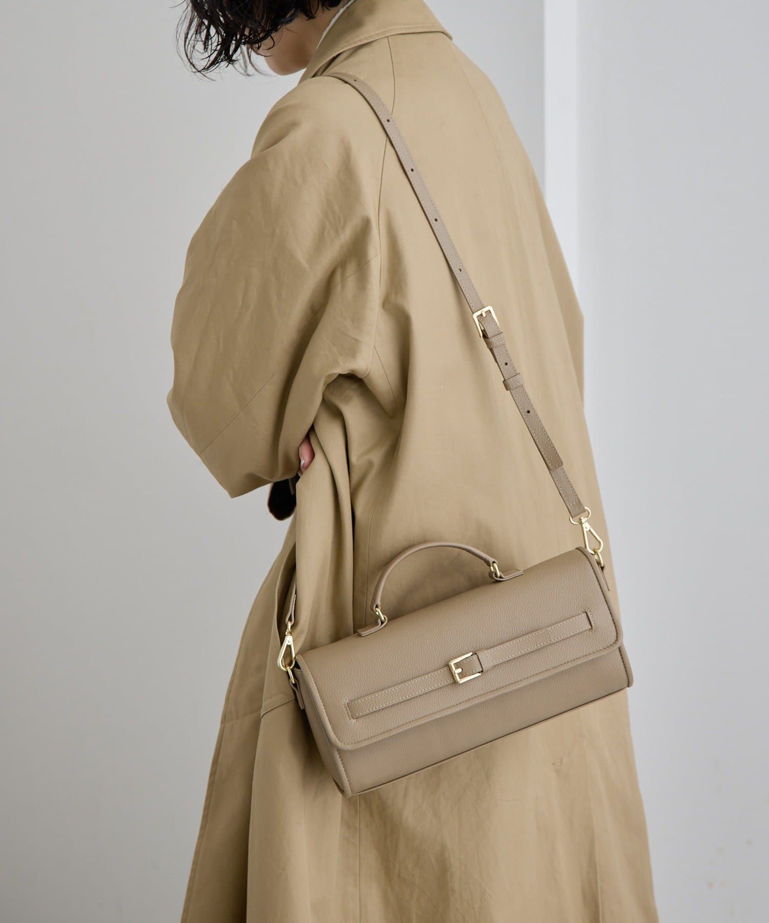 本革/軽量440g》ベルトフラップショルダーバッグ | ear PAPILLONNER