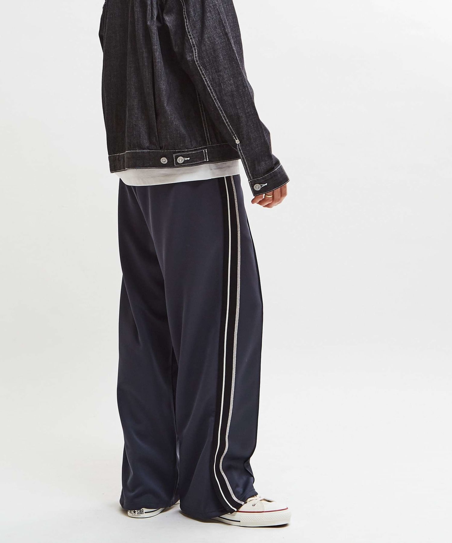SIDE LINE LOOSE TRACK PANTS｜CONVERSE TOKYO (コンバーストウキョウ