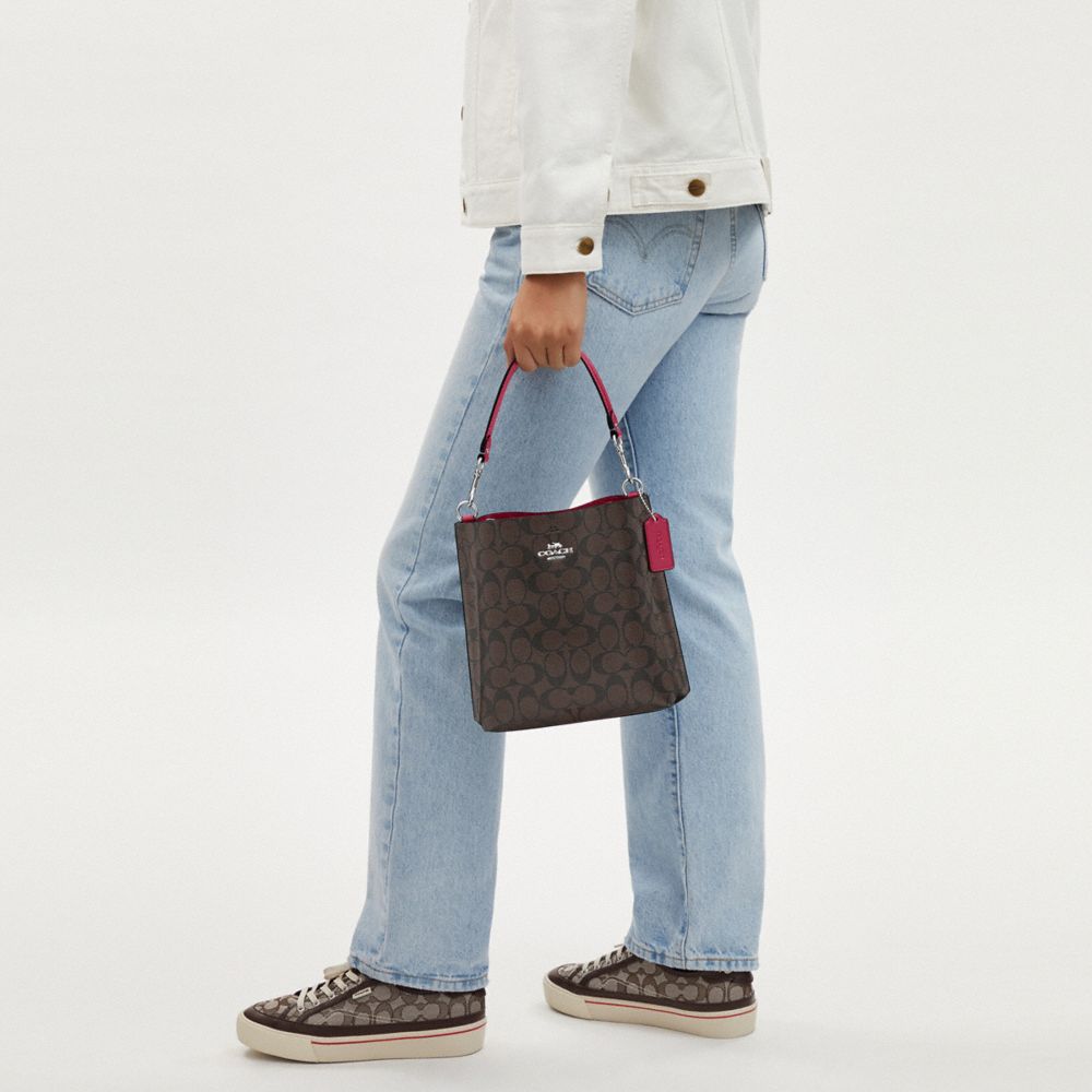 公式】コーチアウトレット | モリー バケット バッグ 22 シグネチャー