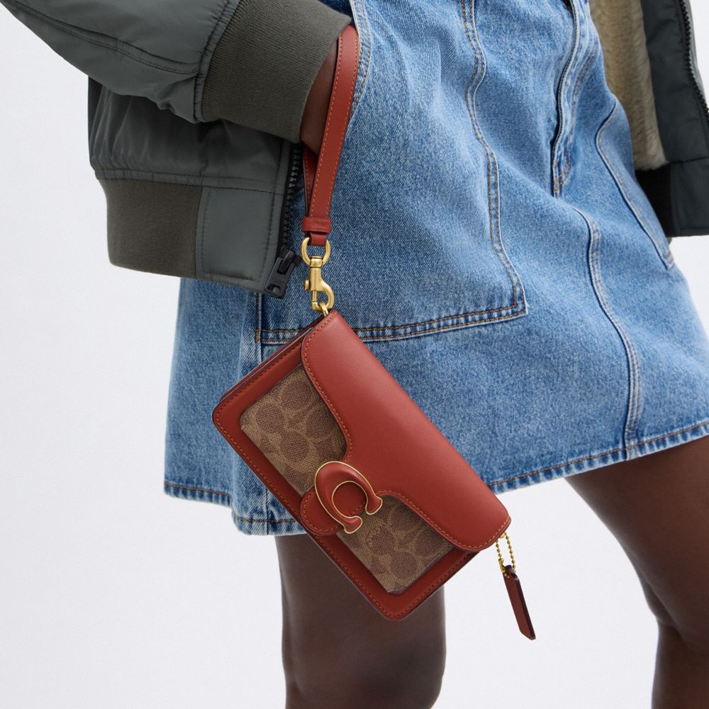 公式】COACH – コーチ | タビー リストレット・シグネチャー キャンバス