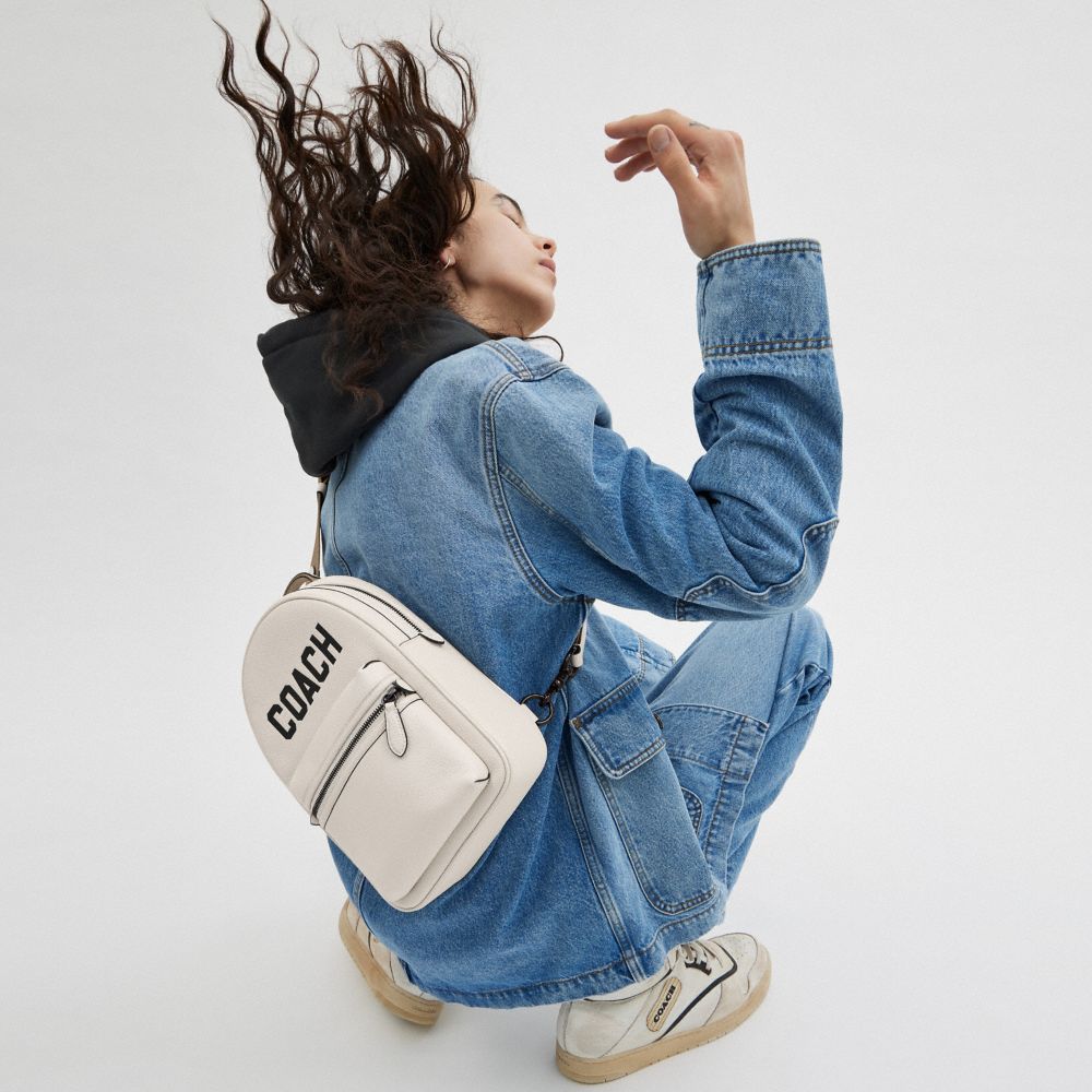 公式】COACH – コーチ | チャーター パック・コーチ グラフィック