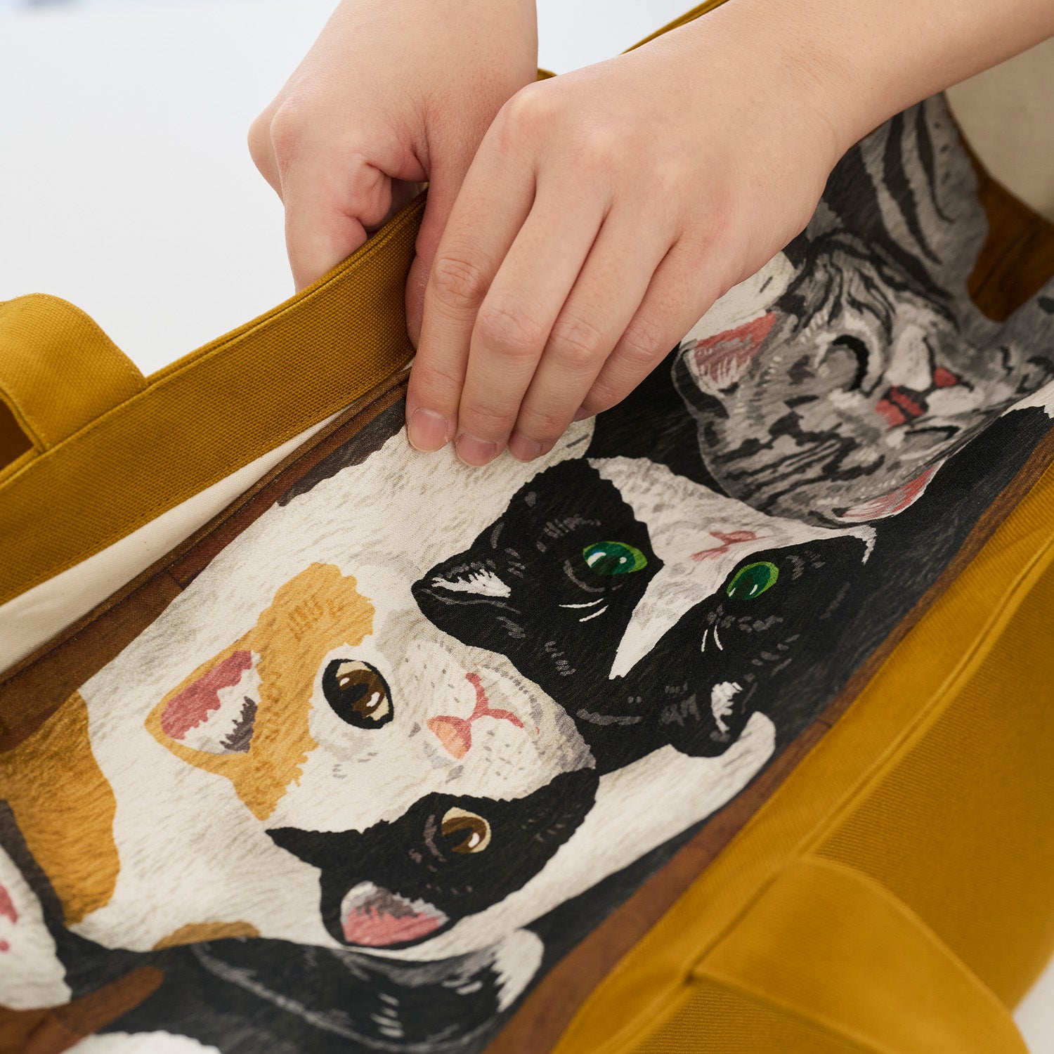 cocca(コッカ) ｜生地通販｜HOME DECO mini ～床に寝転ぶ犬猫たち