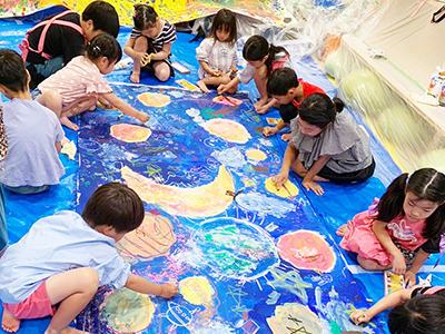 開催報告】「夏のビッグなアート体験！集まれ！キューズの森4