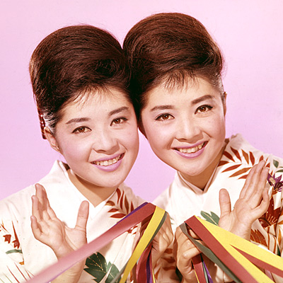 通信販売限定CD-BOX「こまどり姉妹〜元気です。50年〜」好評発売中