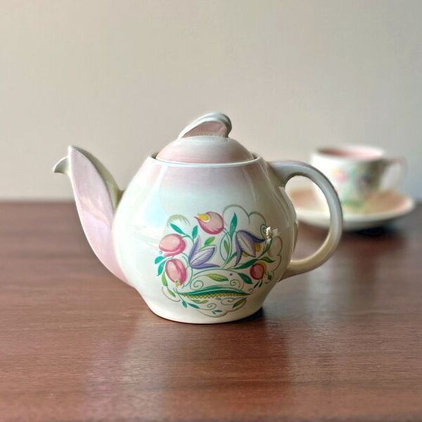 スージー・クーパー ケストレルシェイプ ティーポット ドレスデンスプレイ