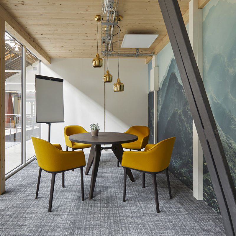 Vitra（ヴィトラ）Guéridon（ゲリドン）テーブル ダークオーク Φ1050