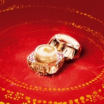 クレ・ド・ポー ボーテ 唯一無二の輝きで満たすクリーム「ラ・クレーム