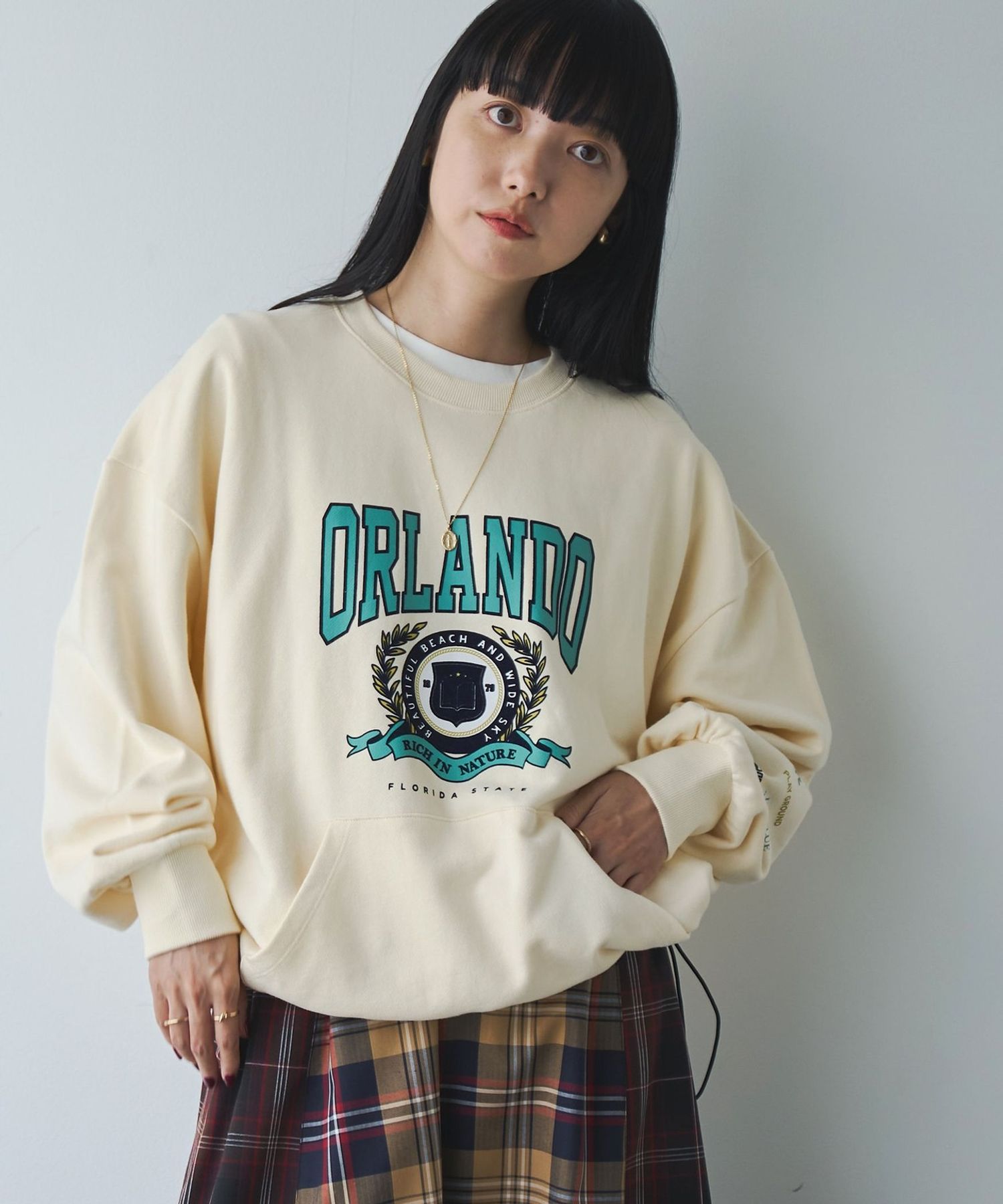 ロゴプリントカンガルーポケット裏毛スウェット