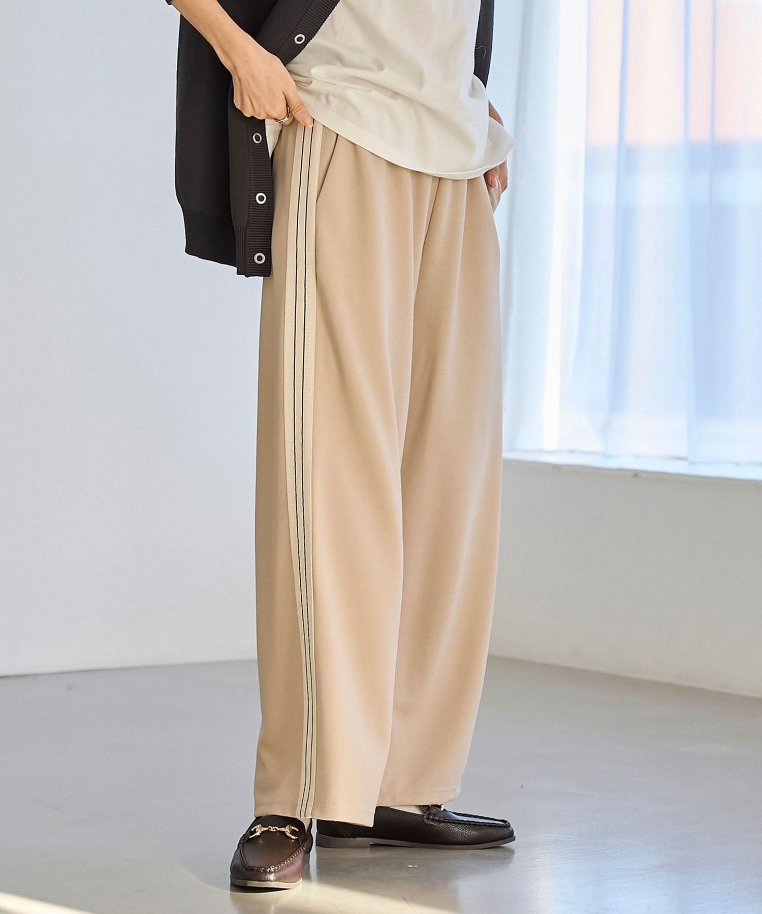 サイドラインイージーワイドパンツ