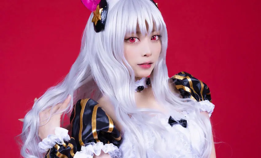 コスプレイヤー東雲氷の『FGO』カレンのウエストラインがキレイ