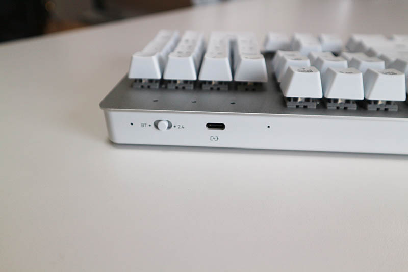 Razer Pro Typeレビュー】白が美しいBluetoothと2.4GHzの両対応の