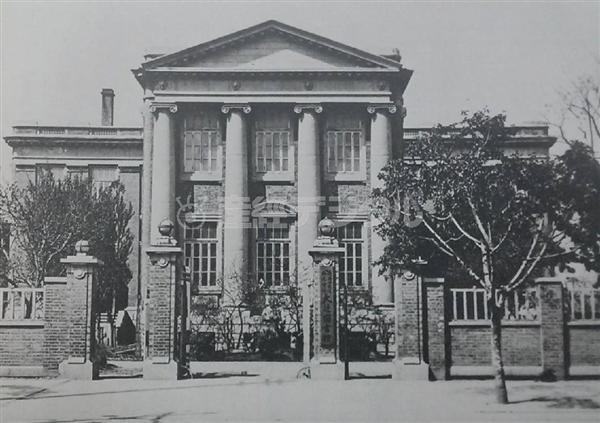 満州文化物語（26）】3億円で買い集めた歴史的に貴重な本の数々