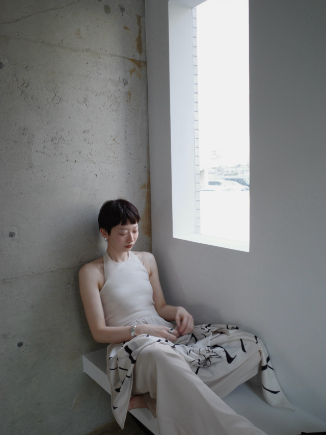 発売中の”DENIM CAPE COAT”を松本恵奈着用でご紹介。｜CLANE WEB