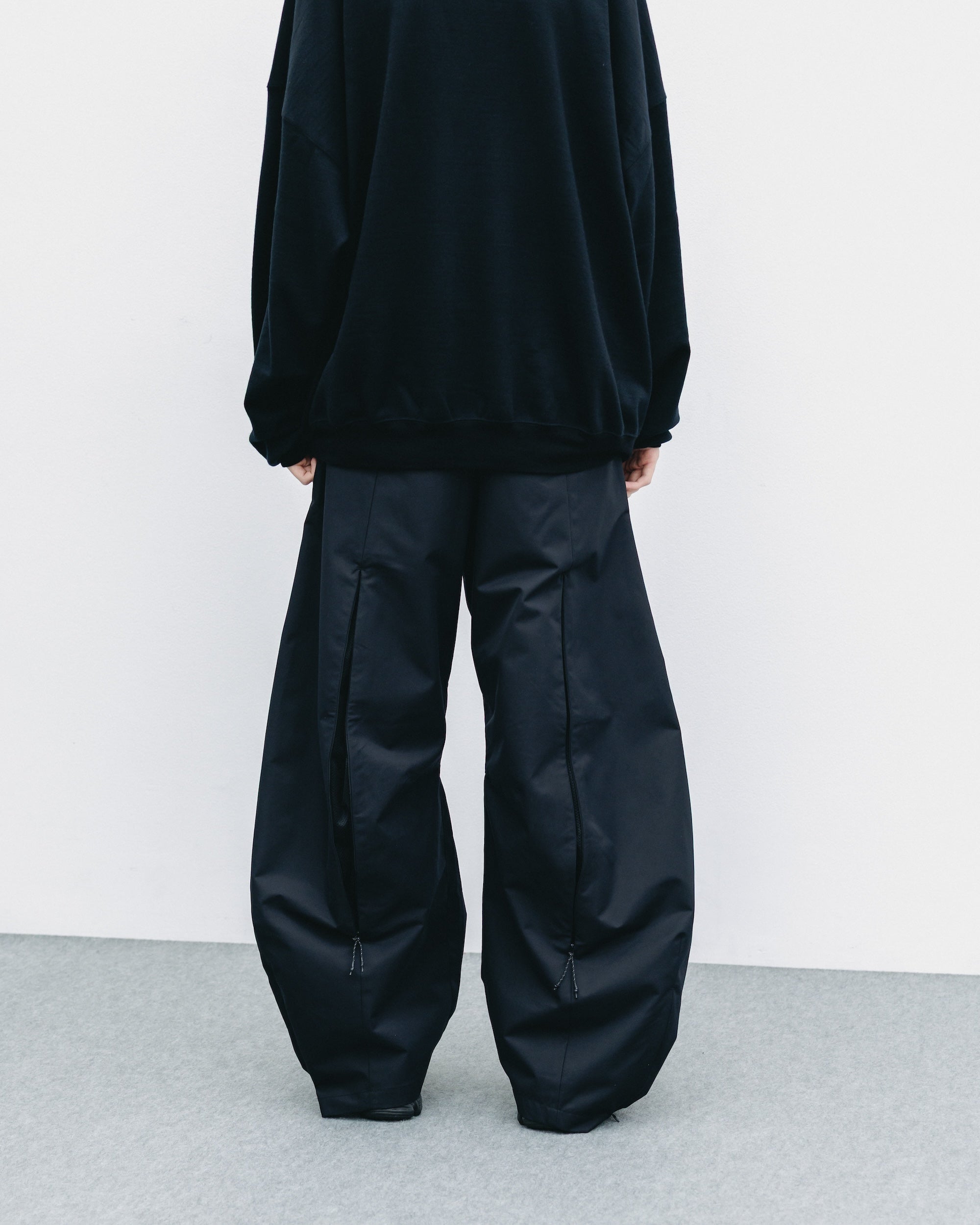 phenix WINDSTOPPER® by GORE-TEX LABS TWILL CITY BARREL LEG PANTS (BLA