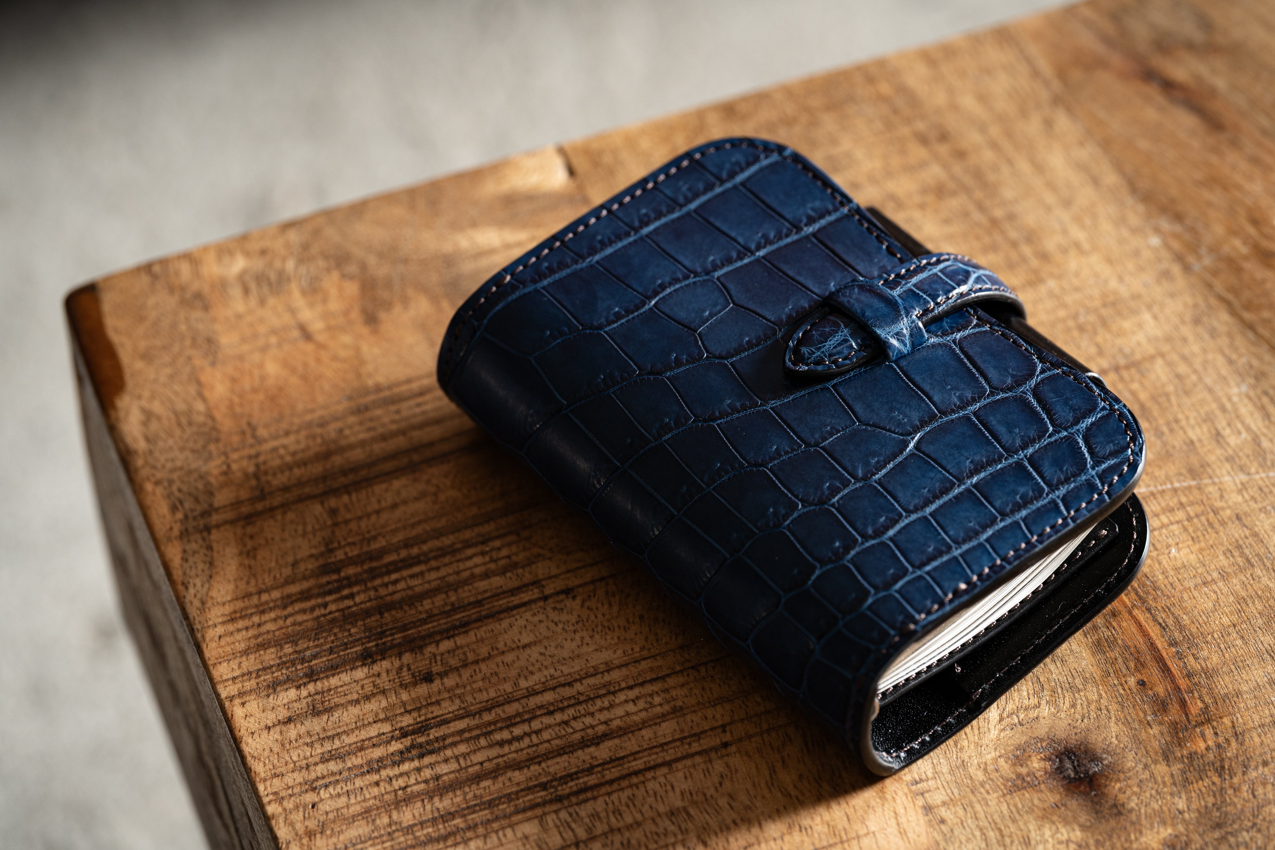 藍染クロコ × サドルプルアップ システム手帳 M5 φ11mm（趣味文