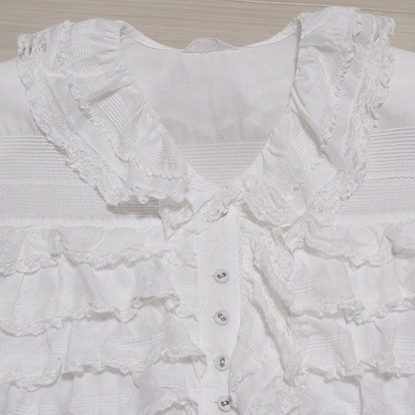 白レース使い段々フリルオーバーブラウス - ピンクハウス通販