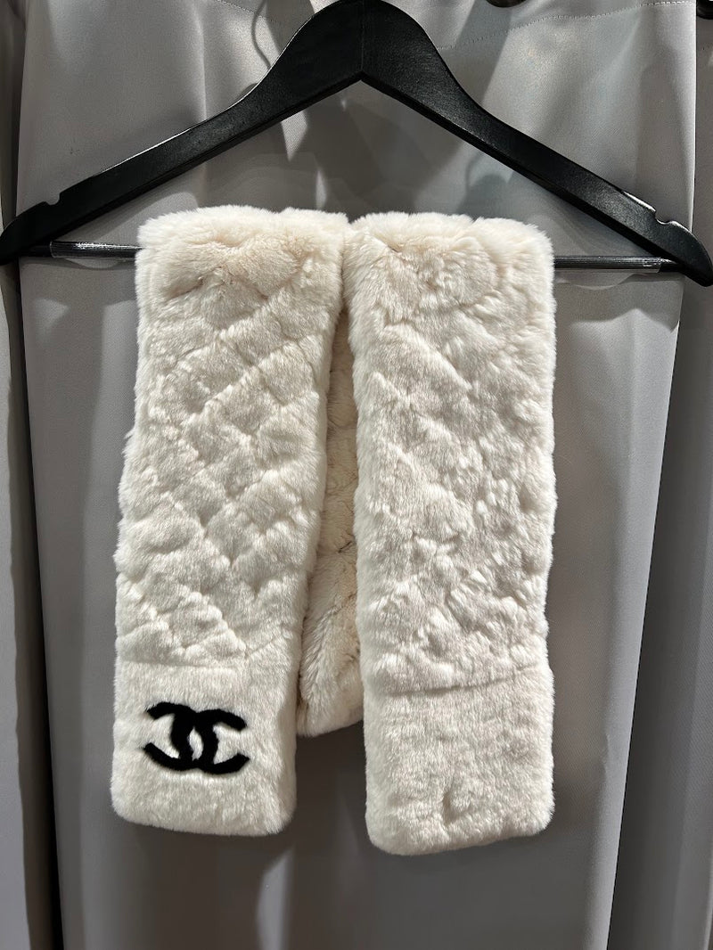 CHANELファーマフラー – co&co