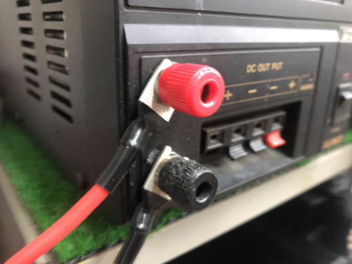 DM-340MV (DM340MV) 直流安定化電源 1Vからの可変。2メーターで便利