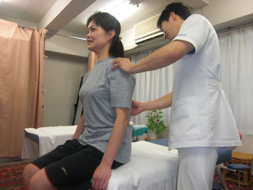 東京都港区 新橋整体院 グッドラック 猫背矯正と筋膜ほぐし