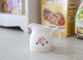 マニー ローズ 陶器 キッチン － フレンチカントリーのバラ柄、レース