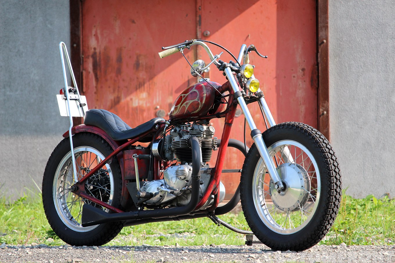 トライアンフ TR6 トロフィー 1967のチョッパーカスタム・スタンディ