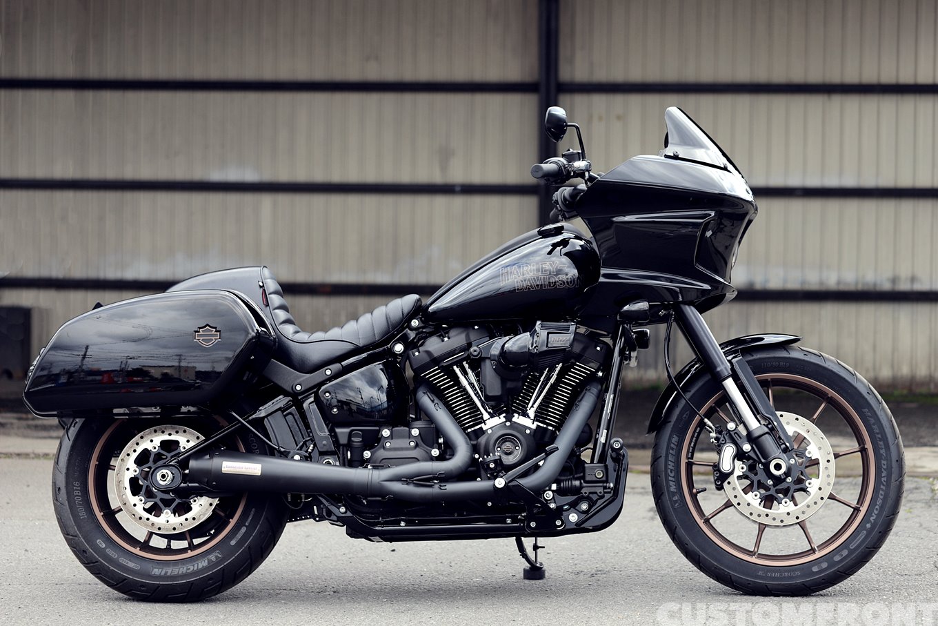 スターモーターサイクル ハーレーM8 FXLRST（ソフテイルローライダーST