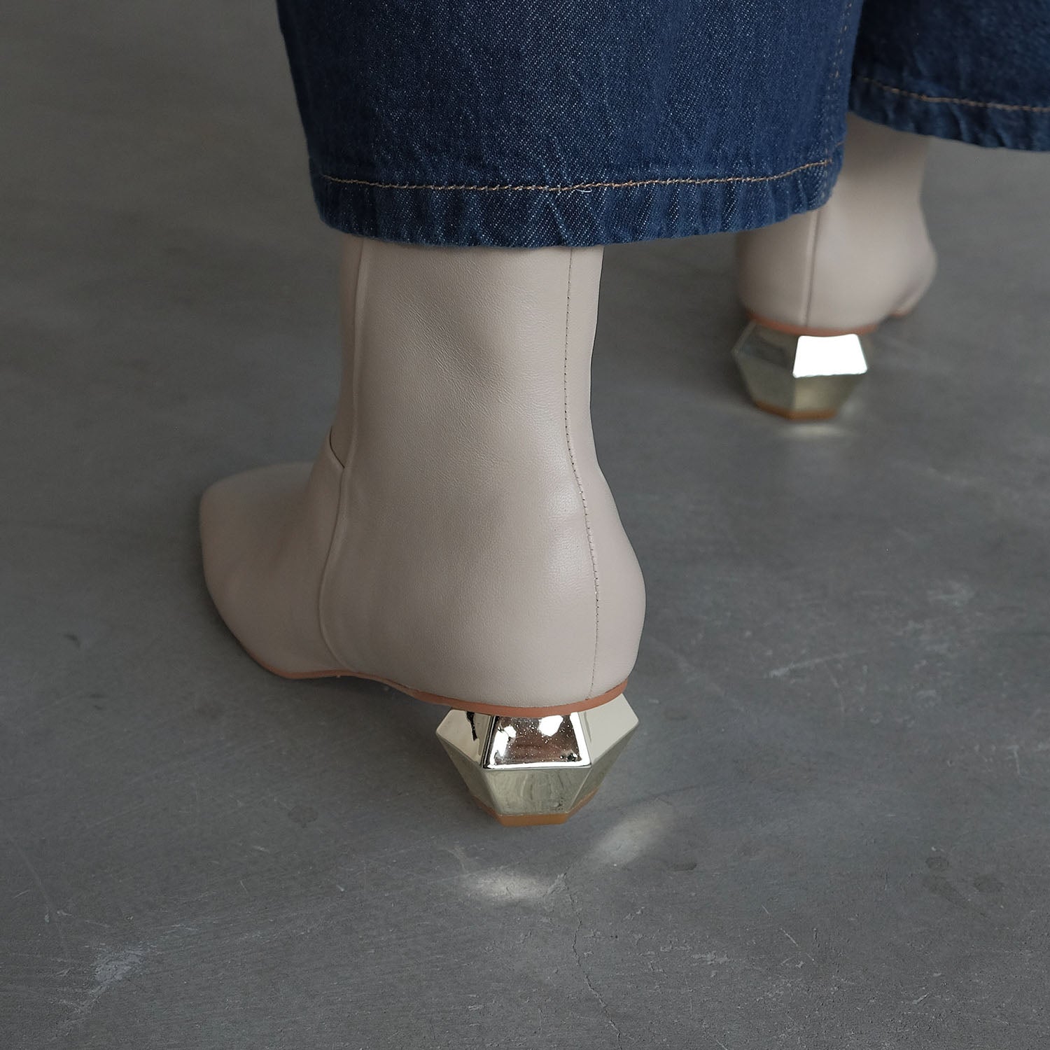 Daniella & GEMMA ONLINE STORE – ゴールドデザインヒールシュート