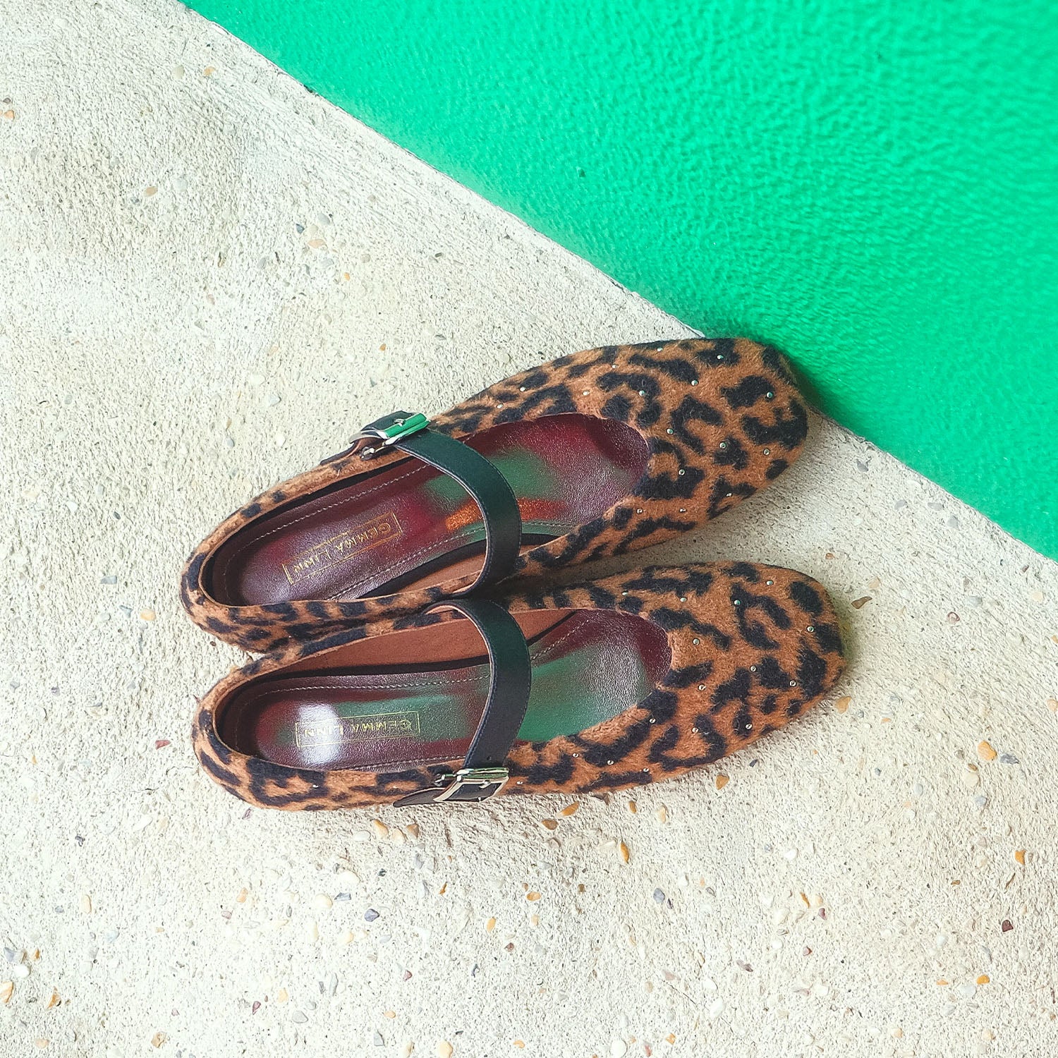 Daniella & GEMMA ONLINE STORE – ストラップ付きバレエフラット