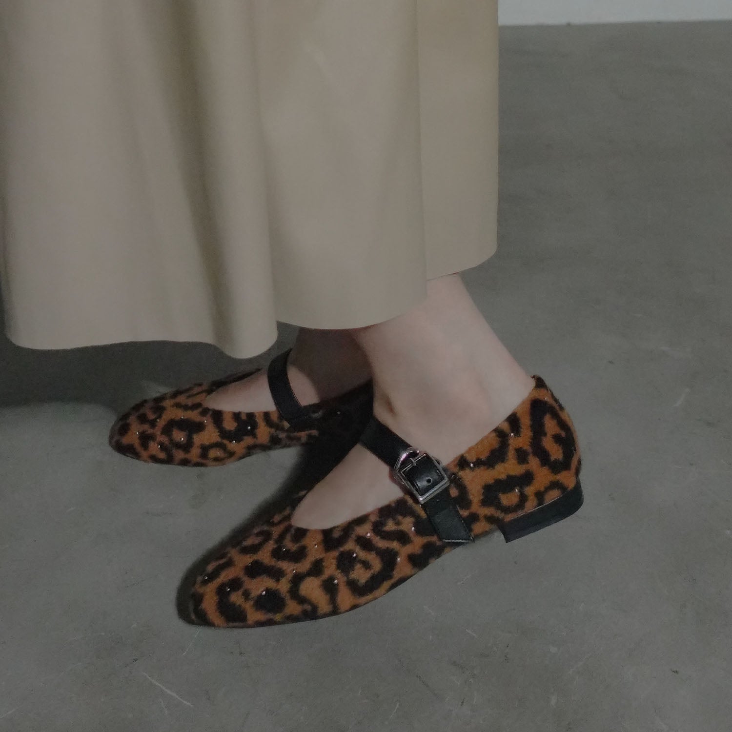 Daniella & GEMMA ONLINE STORE – ストラップ付きバレエフラット