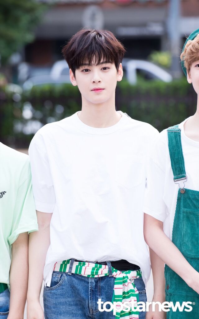 ASTROチャウヌ 必須アイテムを公開「もらったプレゼントはしっかり使う