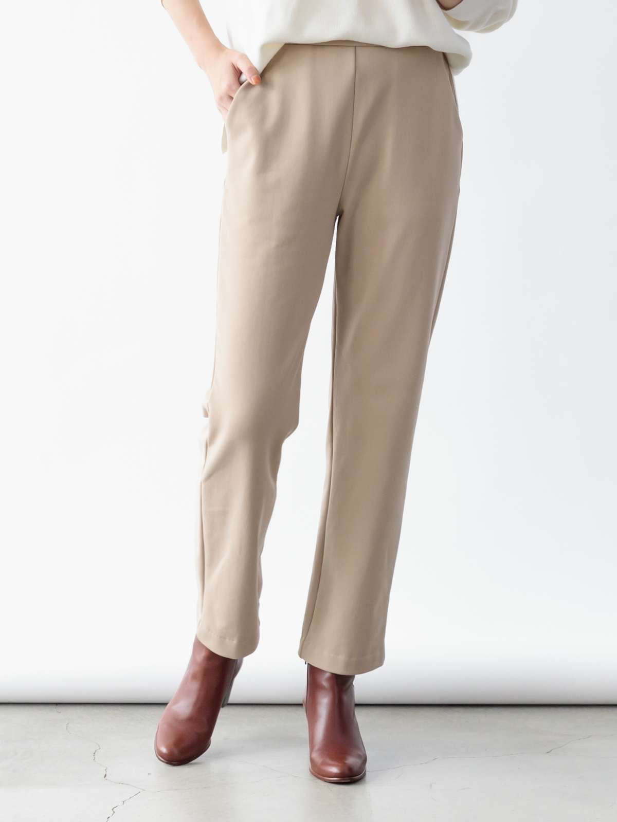 360°ストレッチの裏起毛ストレートパンツ/ベージュ | Factelier