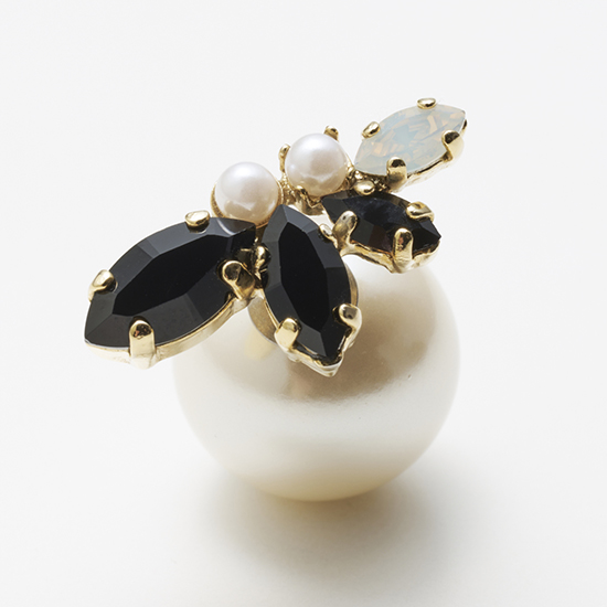 MAYU]3ブラック ビジュークリスタルパールピアス | KOBUNSHA SELECT