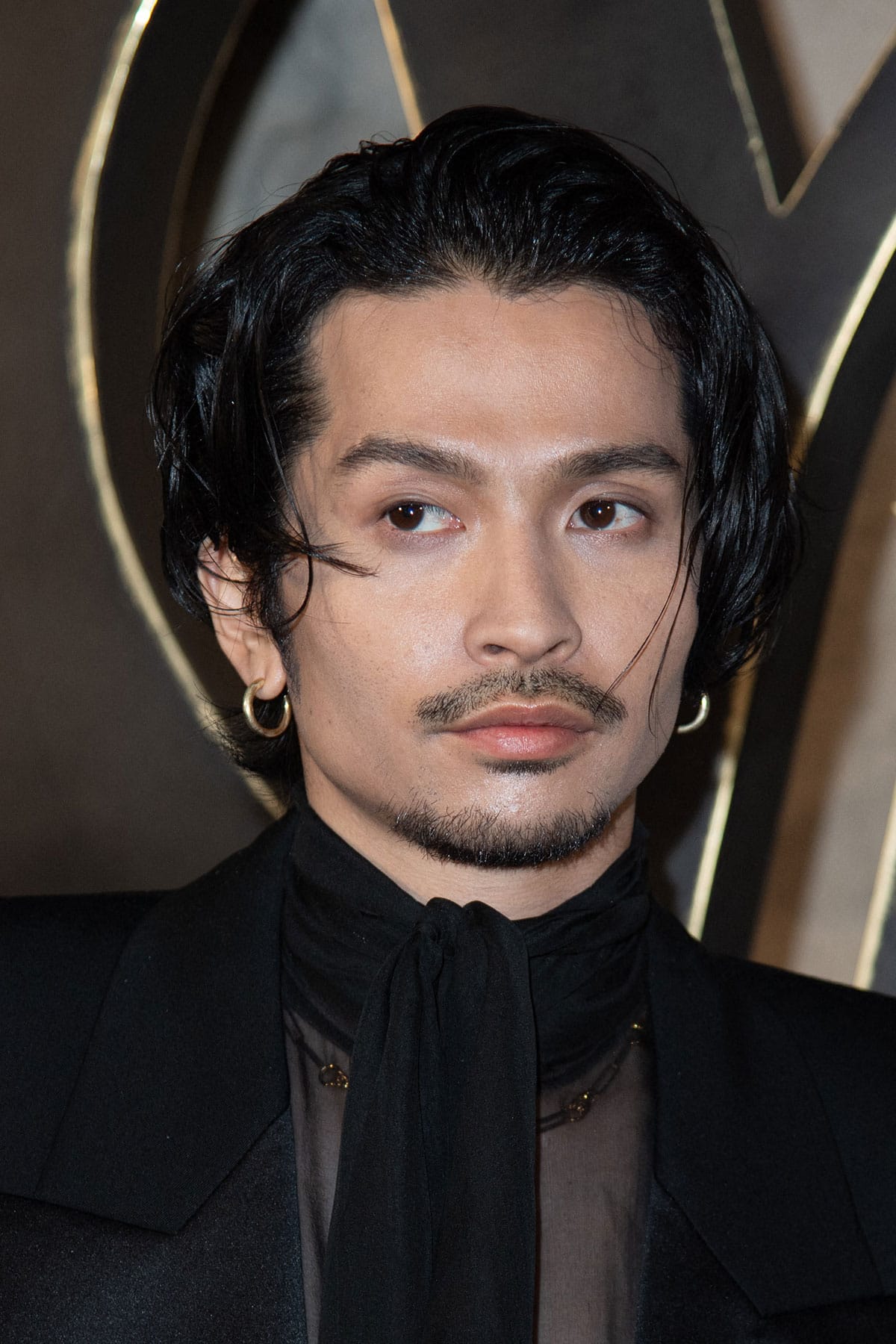 King Gnu 常田大希「ライブ表現が難しくなった」ツアー中止発表に