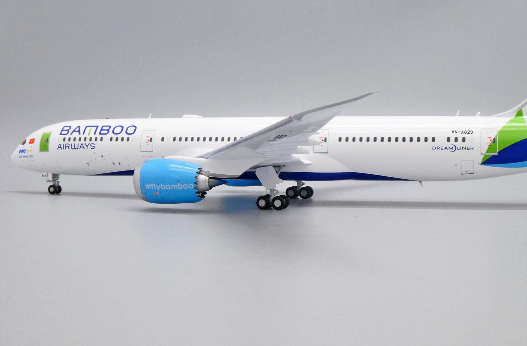 Bamboo Airways Boeing 787-9 Dreamliner Reg VN-A829 1.200 Scale