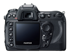 富士フイルム、ボディが進化したデジタル一眼「FinePix S5 Pro」