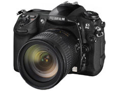富士フイルム、ボディ性能を向上した「FinePix S5 Pro」