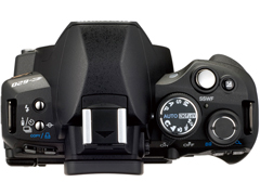 オリンパス、1,230万画素でフリーアングル液晶搭載の「E-620」